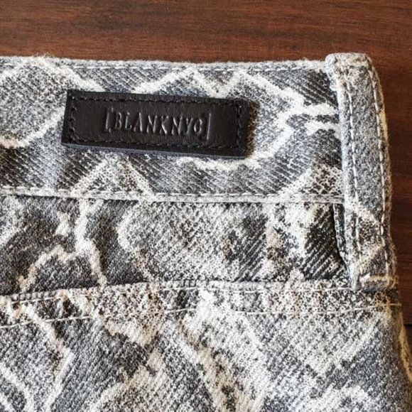 BLANK NYC DENIM "SNAKESKIN" MINI SKIRT-NWT - Picture 4 of 4